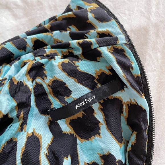 Alex Perry Long Sleeve Ruched Bodysuit in Stretch Jersey - Picture 8 of 8